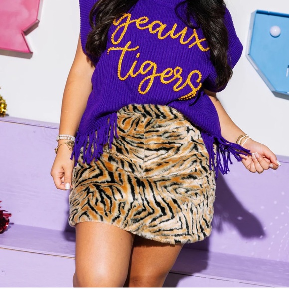 QUEEN OF SPARKLES COLLEGIATE - Picture 1 of 2